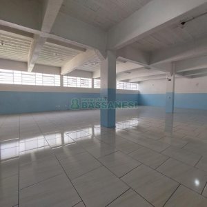 Loja com 270m², no bairro Kayser em Caxias do Sul para Alugar