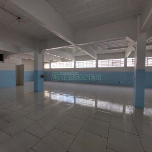 Loja com 270m², no bairro Kayser em Caxias do Sul para Alugar