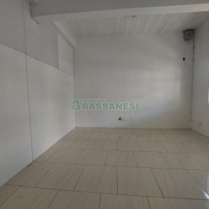 Loja com 270m², no bairro Kayser em Caxias do Sul para Alugar