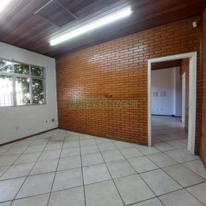 Loja com 270m², no bairro Kayser em Caxias do Sul para Alugar