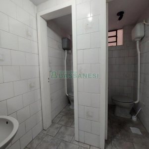 Loja com 270m², no bairro Kayser em Caxias do Sul para Alugar