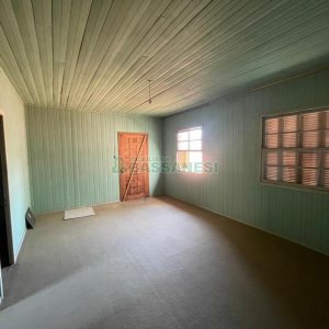 Casa com 204m², 3 dormitórios, 2 vagas, no bairro Centro em Caxias do Sul para Comprar