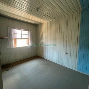 Casa com 204m², 3 dormitórios, 2 vagas, no bairro Centro em Caxias do Sul para Comprar