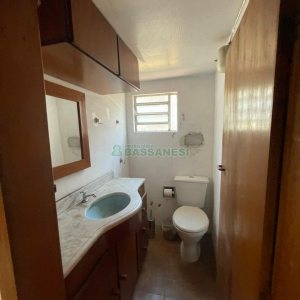 Casa com 204m², 3 dormitórios, 2 vagas, no bairro Centro em Caxias do Sul para Comprar