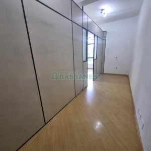 Sala com 70m², no bairro Centro em Caxias do Sul para Alugar