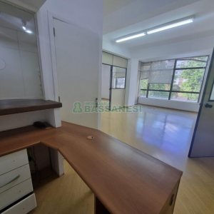 Sala com 70m², no bairro Centro em Caxias do Sul para Alugar