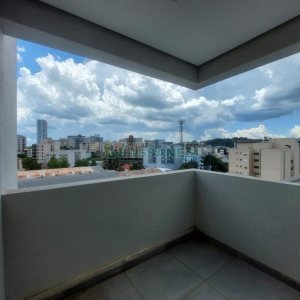 Apartamento com 85m², 2 dormitórios, 2 vagas, no bairro Pio X em Caxias do Sul para Alugar
