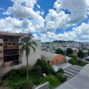 Apartamento com 85m², 2 dormitórios, 2 vagas, no bairro Pio X em Caxias do Sul para Alugar