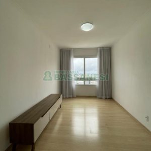 Apartamento com 45m², 1 dormitório, 1 vaga, no bairro Madureira em Caxias do Sul para Alugar