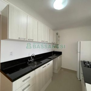 Apartamento com 45m², 1 dormitório, 1 vaga, no bairro Madureira em Caxias do Sul para Alugar