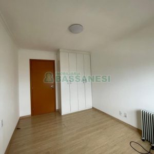 Apartamento com 45m², 1 dormitório, 1 vaga, no bairro Madureira em Caxias do Sul para Alugar