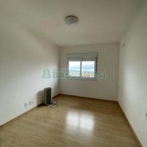 Apartamento com 45m², 1 dormitório, 1 vaga, no bairro Madureira em Caxias do Sul para Alugar