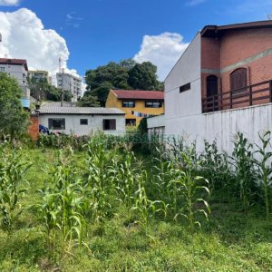 Terreno com 406m², no bairro Jardim Eldorado em Caxias do Sul para Comprar