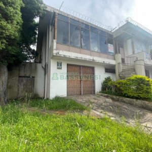 Casa com 300m², 4 dormitórios, 2 vagas, no bairro Cinqüentenário em Caxias do Sul para Comprar