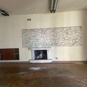 Casa com 300m², 4 dormitórios, 2 vagas, no bairro Cinqüentenário em Caxias do Sul para Comprar