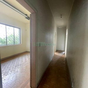 Casa com 300m², 4 dormitórios, 2 vagas, no bairro Cinqüentenário em Caxias do Sul para Comprar