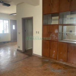 Casa com 300m², 4 dormitórios, 2 vagas, no bairro Cinqüentenário em Caxias do Sul para Comprar