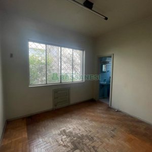 Casa com 300m², 4 dormitórios, 2 vagas, no bairro Cinqüentenário em Caxias do Sul para Comprar