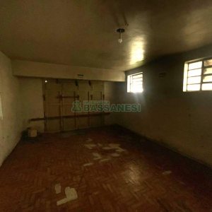 Casa com 300m², 4 dormitórios, 2 vagas, no bairro Cinqüentenário em Caxias do Sul para Comprar