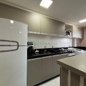 Apto Mobiliado com 50m², 2 dormitórios, 1 vaga, no bairro Jardelino Ramos em Caxias do Sul para Alugar