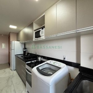 Apto Mobiliado com 50m², 2 dormitórios, 1 vaga, no bairro Jardelino Ramos em Caxias do Sul para Alugar