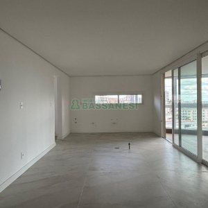 Apartamento com 230m², 3 dormitórios, 3 vagas, no bairro Centro em Caxias do Sul para Alugar
