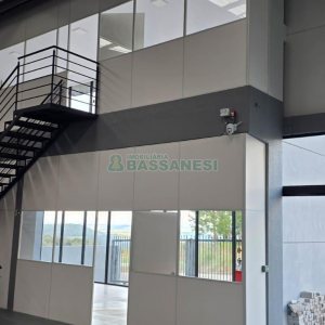 Pavilhão com 1120m², no bairro Jardim das Hortências em Caxias do Sul para Alugar