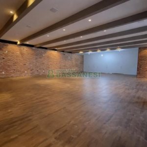 Loja com 230m², no bairro São Pelegrino em Caxias do Sul para Alugar