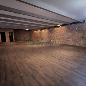 Loja com 230m², no bairro São Pelegrino em Caxias do Sul para Alugar