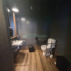 Loja com 230m², no bairro São Pelegrino em Caxias do Sul para Alugar