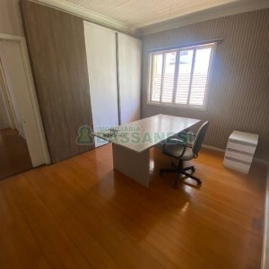 Casa com 330m², 3 dormitórios, 3 vagas, no bairro São Pelegrino em Caxias do Sul para Alugar ou Comprar
