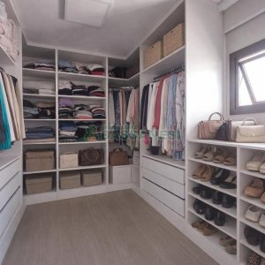 Apto Mobiliado com 185m², 3 dormitórios, 2 vagas, no bairro Vinhedos em Caxias do Sul para Alugar