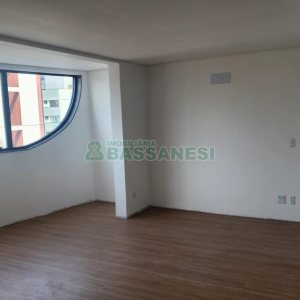 Kitinete com 40m², 1 dormitório, no bairro São Pelegrino em Caxias do Sul para Comprar