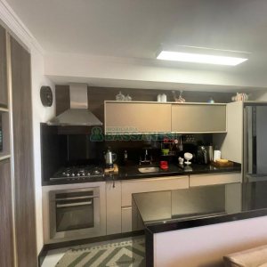 Apartamento com 65m², 2 dormitórios, 2 vagas, no bairro Pio X em Caxias do Sul para Comprar