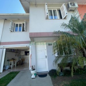 Sobrado com 100m², 3 dormitórios, 2 vagas, no bairro Cidade Nova em Caxias do Sul para Comprar