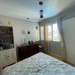 Sobrado com 100m², 3 dormitórios, 2 vagas, no bairro Cidade Nova em Caxias do Sul para Comprar