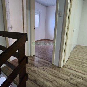 Sobrado com 87m², 3 dormitórios, 1 vaga, no bairro Vinhedos em Caxias do Sul para Comprar