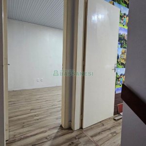 Sobrado com 87m², 3 dormitórios, 1 vaga, no bairro Vinhedos em Caxias do Sul para Comprar