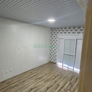 Sobrado com 87m², 3 dormitórios, 1 vaga, no bairro Vinhedos em Caxias do Sul para Comprar