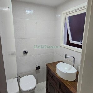 Sobrado com 87m², 3 dormitórios, 1 vaga, no bairro Vinhedos em Caxias do Sul para Comprar