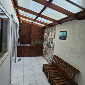 Sobrado com 87m², 3 dormitórios, 1 vaga, no bairro Vinhedos em Caxias do Sul para Comprar