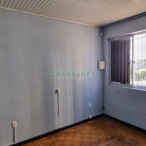 Casa com 368m², 6 dormitórios, no bairro São Leopoldo em Caxias do Sul para Comprar