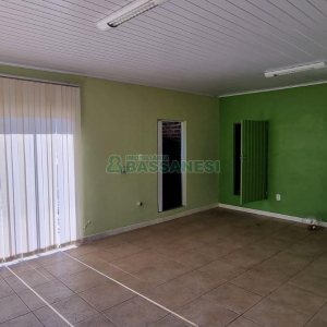 Casa com 368m², 6 dormitórios, no bairro São Leopoldo em Caxias do Sul para Comprar