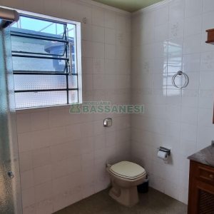 Casa com 368m², 6 dormitórios, no bairro São Leopoldo em Caxias do Sul para Comprar