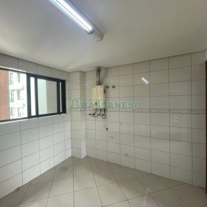 Apartamento com 183m², 3 dormitórios, 2 vagas, no bairro Madureira em Caxias do Sul para Comprar