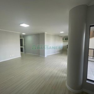 Apartamento com 183m², 3 dormitórios, 2 vagas, no bairro Madureira em Caxias do Sul para Comprar