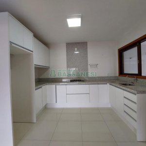 Apartamento com 70m², 3 dormitórios, 1 vaga, no bairro Pio X em Caxias do Sul para Alugar