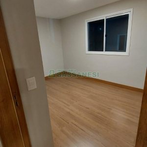 Apartamento com 70m², 3 dormitórios, 2 vagas, no bairro Santa Catarina em Caxias do Sul para Alugar