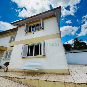 Sobrado com 127m², 3 dormitórios, 1 vaga, no bairro Santa Catarina em Caxias do Sul para Comprar