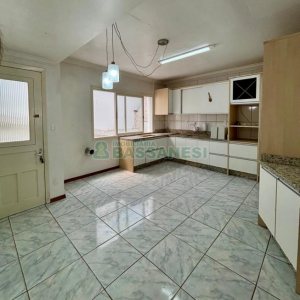 Sobrado com 127m², 3 dormitórios, 1 vaga, no bairro Santa Catarina em Caxias do Sul para Comprar